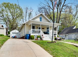 2021 1st St, Peru, IL 61354