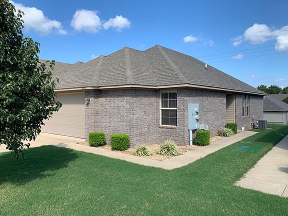 3rd image of 3400 SW Windrift Ave #1