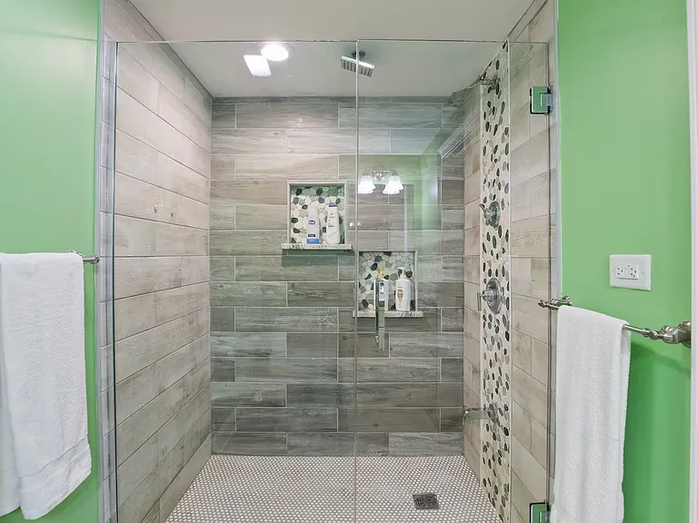 777 N Lombard St — Photo 32