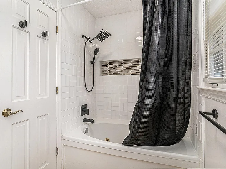 Holmes Dr SW — Photo 4