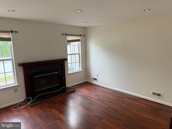 3rd image of 43 Honey Locust Ln