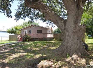 903 17th St, Hondo, TX 78861