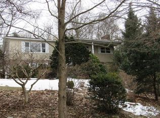 10 Hillcrest Dr, Westtown, NY 10998