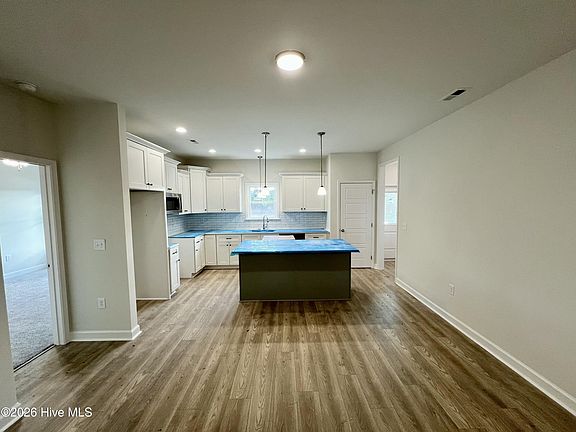 5th image of 721 Polly Watson Road