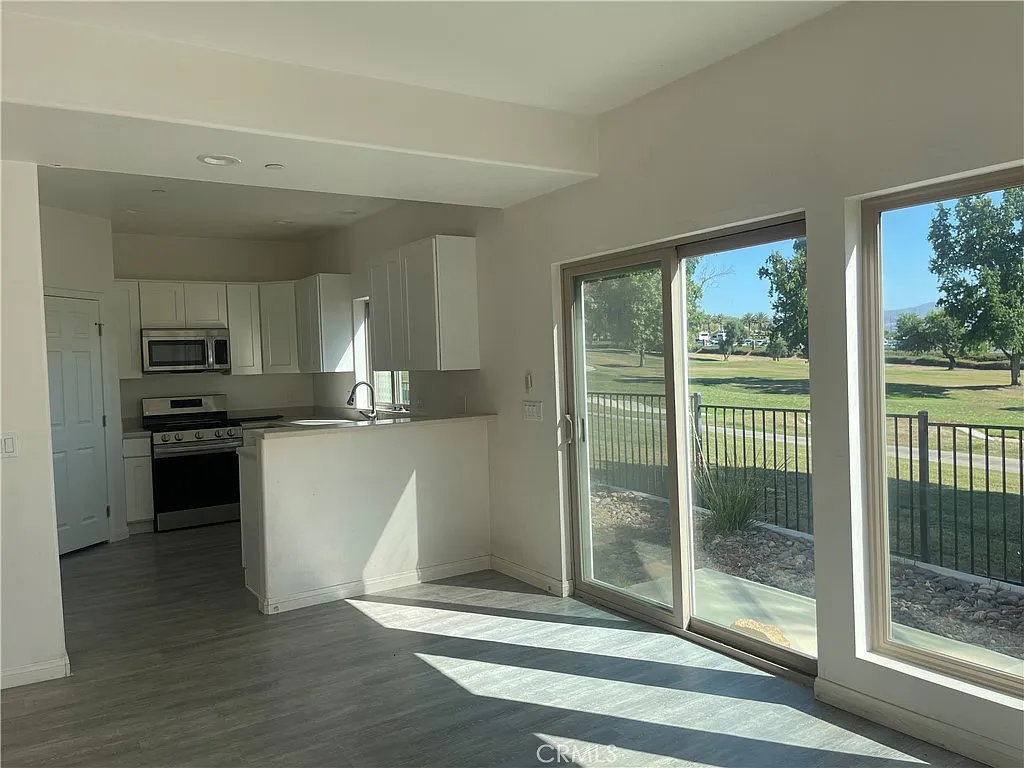 3 bed, 1332 sqft, $2,800 — Photo 4