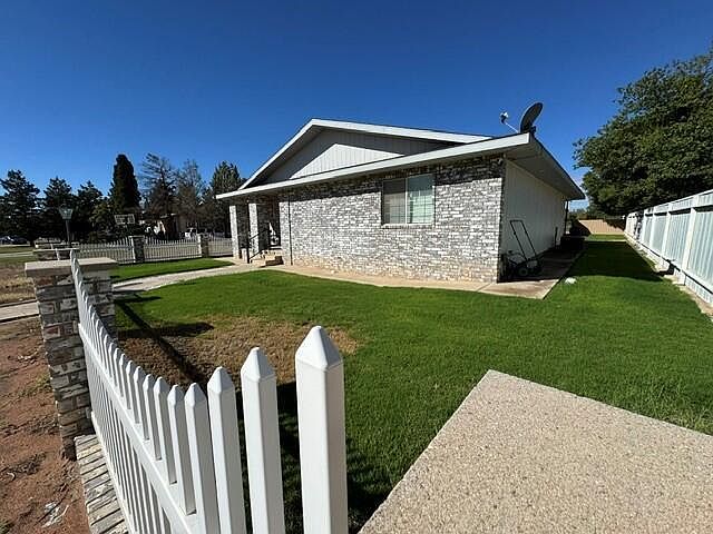 1st image of 606 SW 6th St