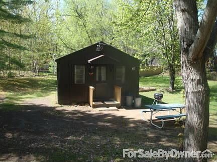 Cabin #6 Fully remodeled in 2010!
						:
						One bedroom cabin nestled off by itself. Private but easy walk to lake.