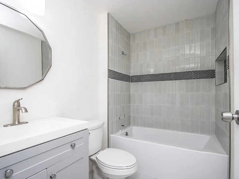 3102 E Clarendon Ave #207 — Photo 16