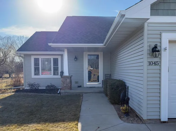 1045 John Moore DRIVE, Oshkosh, WI 54904