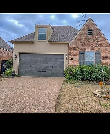 2nd image of 121 Andrew Pl