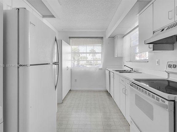4th image of 2274 SE 27th Dr #205-F