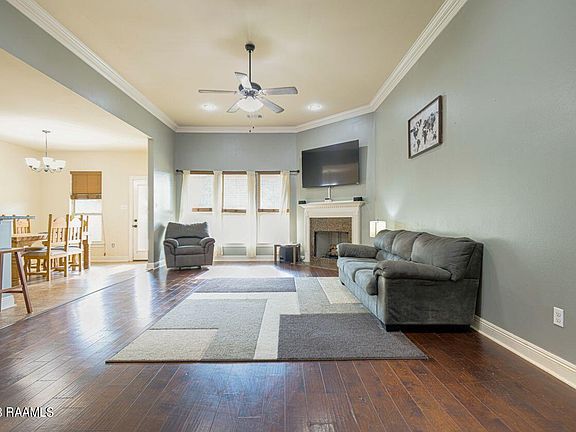 2nd image of 204 Mintmere Ln