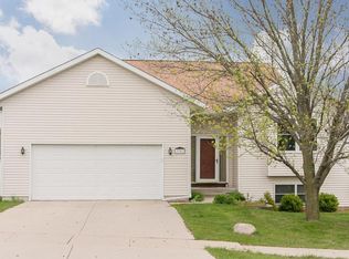 3707 Knight Dr SW, Cedar Rapids, IA 52404