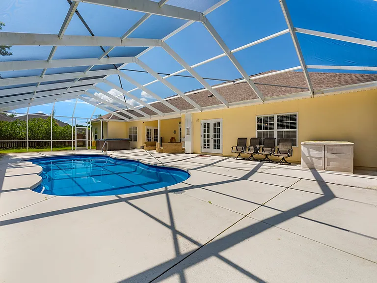 102 Sunset Cir — Photo 36