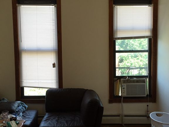 2nd image of 712 Manhattan Ave APT 3