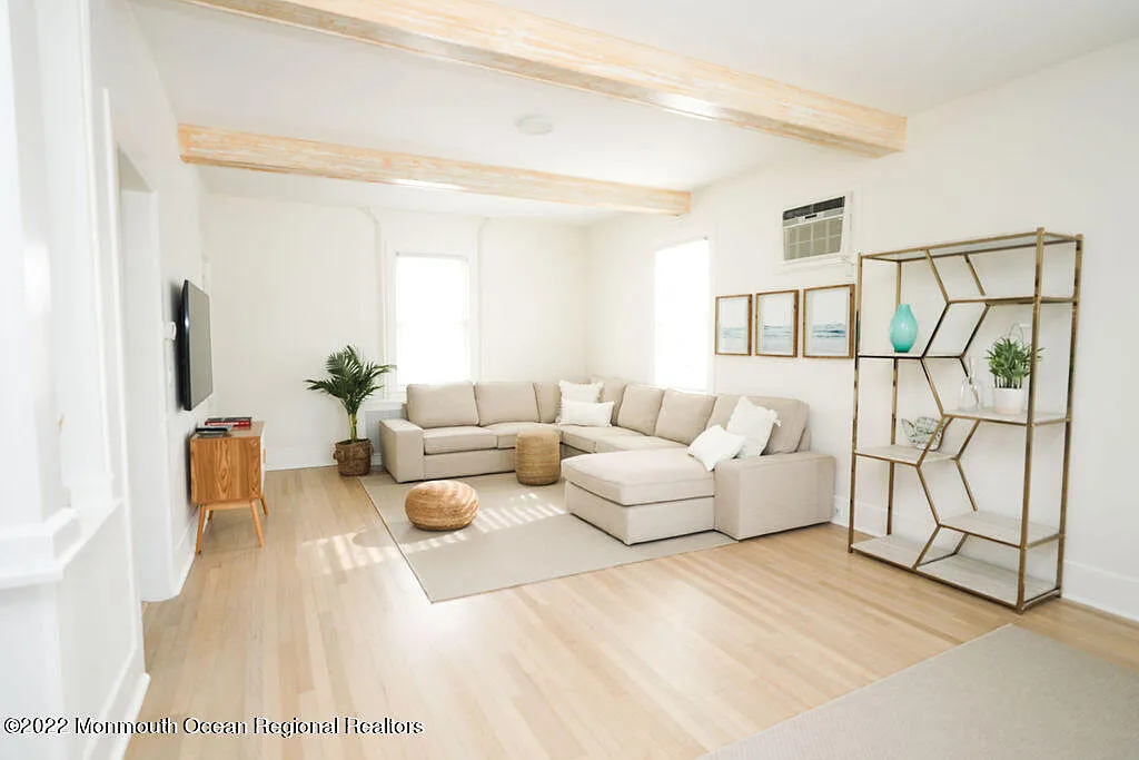 3 bed, 1536 sqft, $3,200 — Photo 2