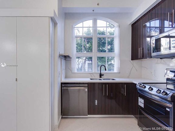 4th image of 3001 NE 185th St APT 117