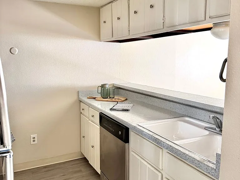 Cimarron Apartments — Photo 11