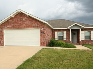 211 Grove Ln, Centerton, AR 72719
