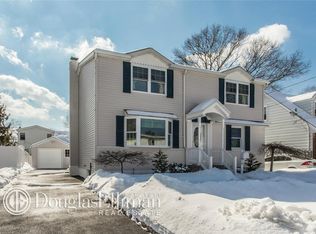 209 Elsie Ave, Merrick, NY 11566