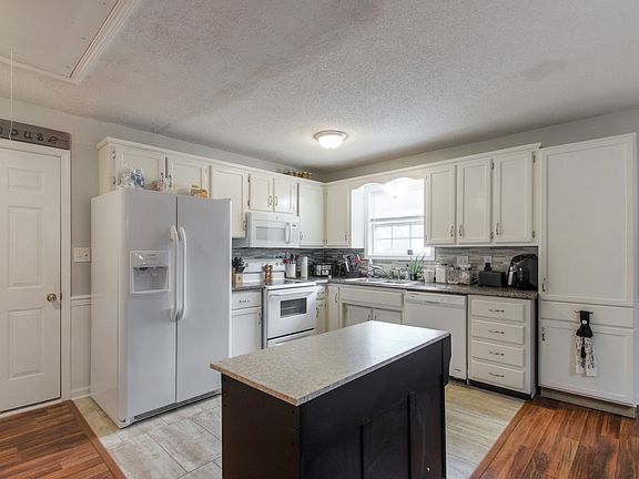 5th image of 3132 Arrow Ln