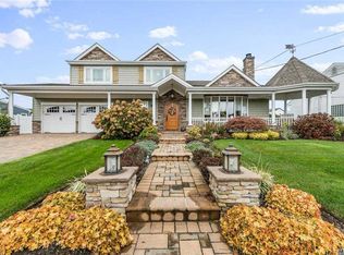 115 Kings Walk, Massapequa Park, NY 11762