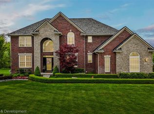 52486 Aspen Dr, South Lyon, MI 48178