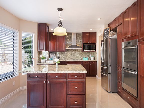 Gorgeous remodeled kitchen!