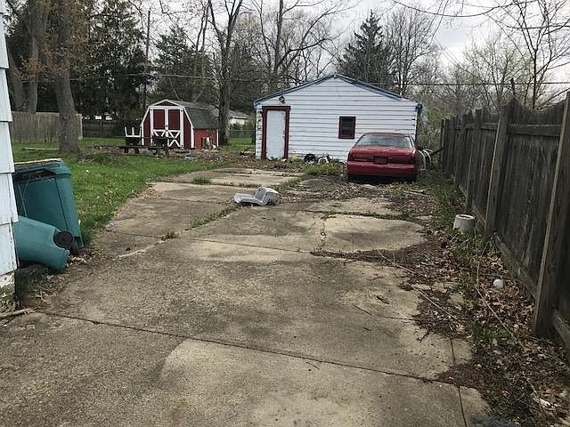 2nd image of 1696 Case Rd