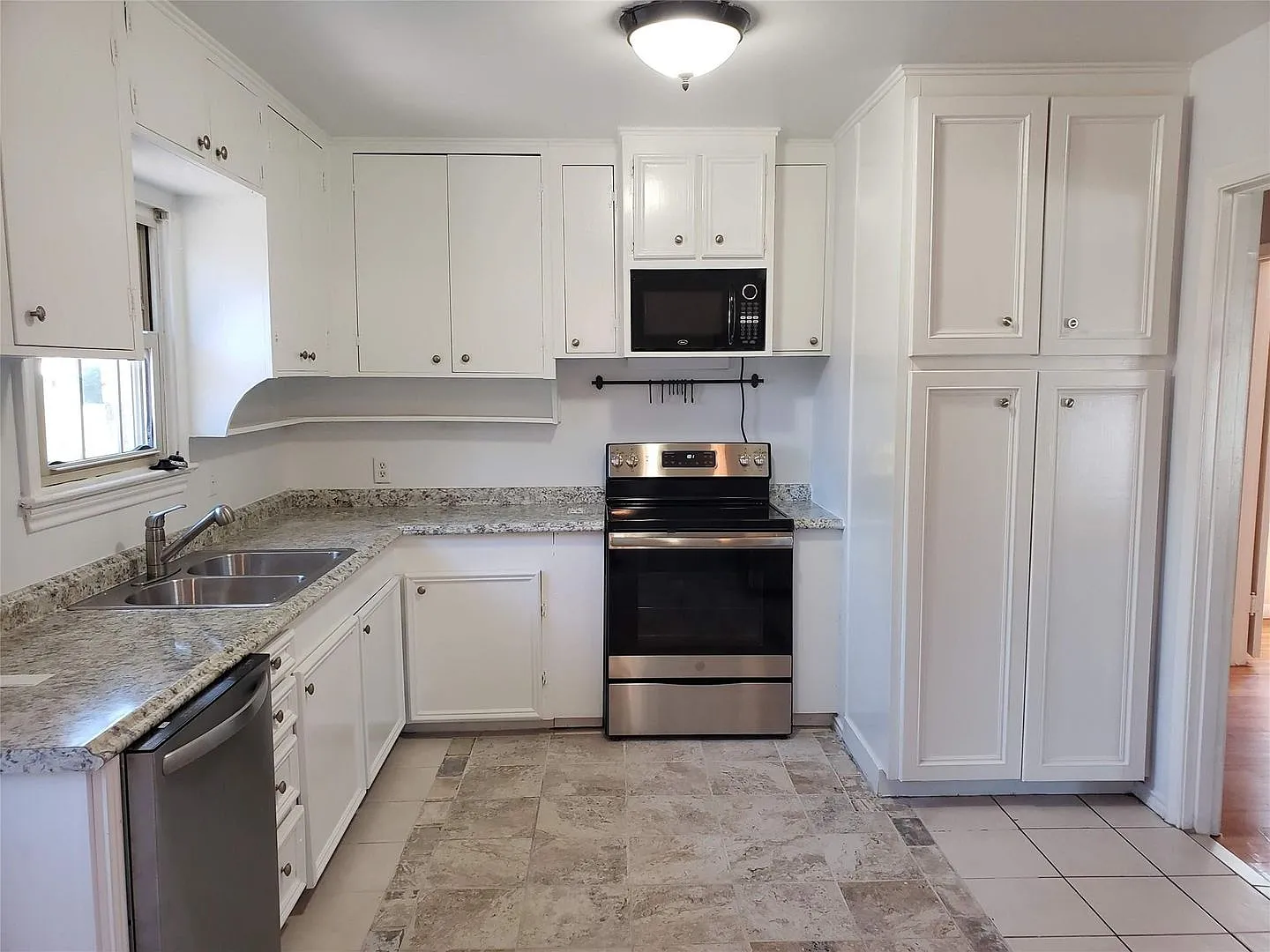 2 Bedroom, 1 Bath Duplex in Casa Linda — Photo 2