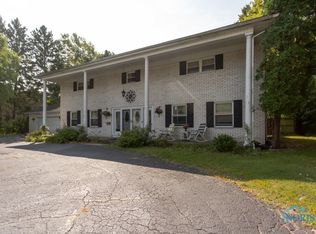 3833 S Beverly Hills Dr, Toledo, OH 43614