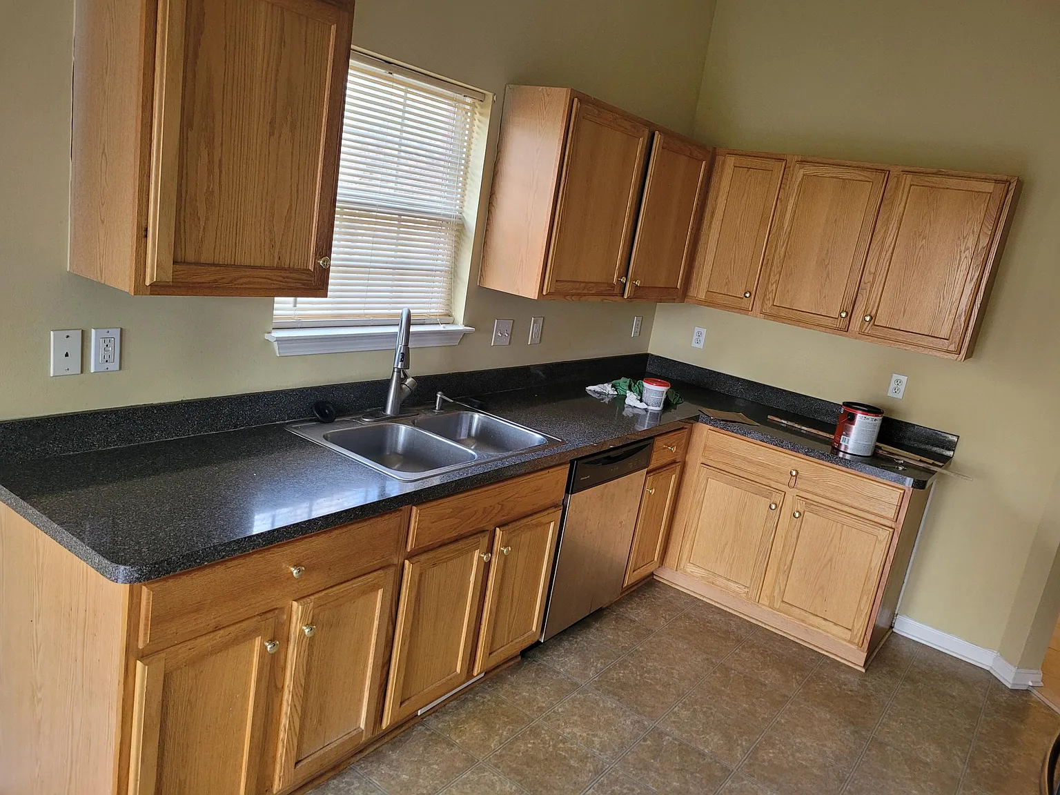 2 bed, 1300 sqft, $1,999 — Photo 4