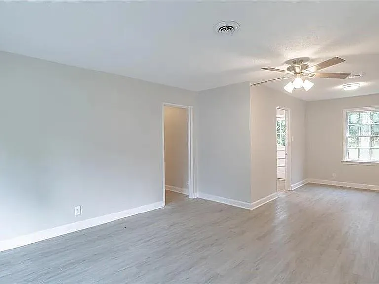 3 bed, 1.0 bath, 1026 sqft, $1,400 — Photo 3