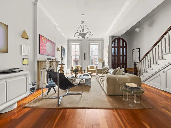 438 Henry Street image 1 of 13