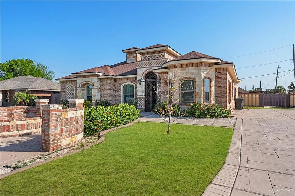4 bed, 4.0 bath, 2409 sqft, $2,650 — Photo 3