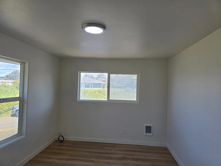 338 SW Woods St #2 — Photo 3