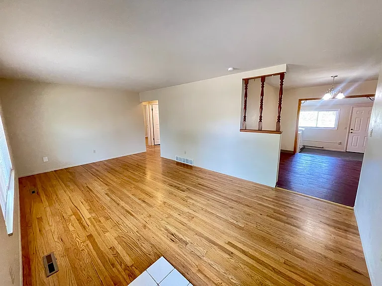 1201 Ponderosa Dr — Photo 2
