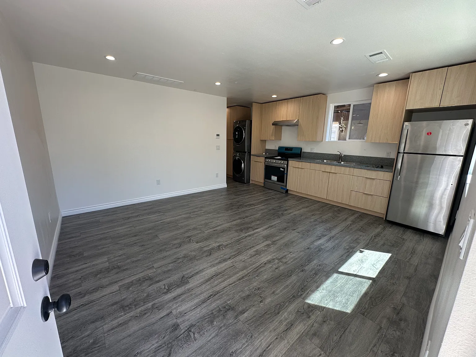 De Garmo Ave, Sylmar — Photo 1