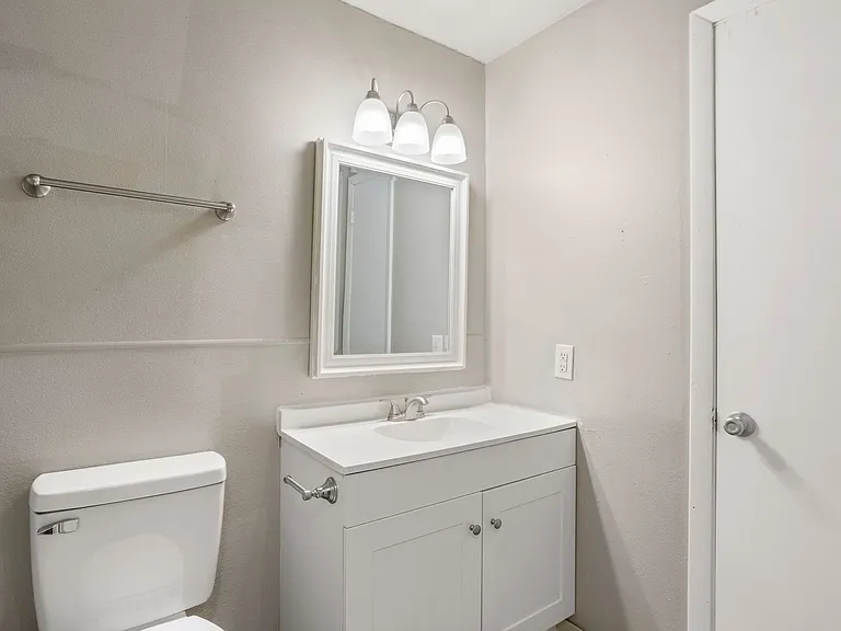 2025 Eastman Ave — Photo 12