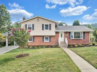 5844 Castle Rock Rd, Roanoke, VA 24018
