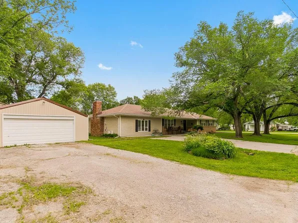 111 S 8th St, Lacygne, KS 66040
