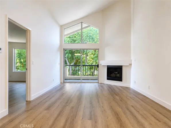 5520 Owensmouth Ave APT 320, Woodland Hills, CA 91367