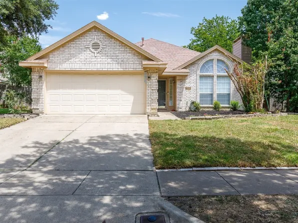 7504 Lake Arrowhead Dr, Fort Worth, TX 76137