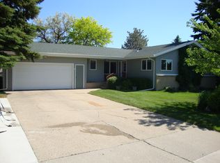 1143 E Coulee Rd, Bismarck, ND 58501