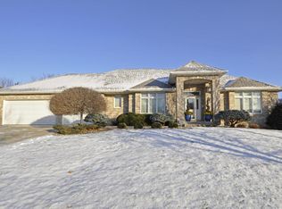 321 Wimbledon Hills Dr SW, Rochester, MN 55902