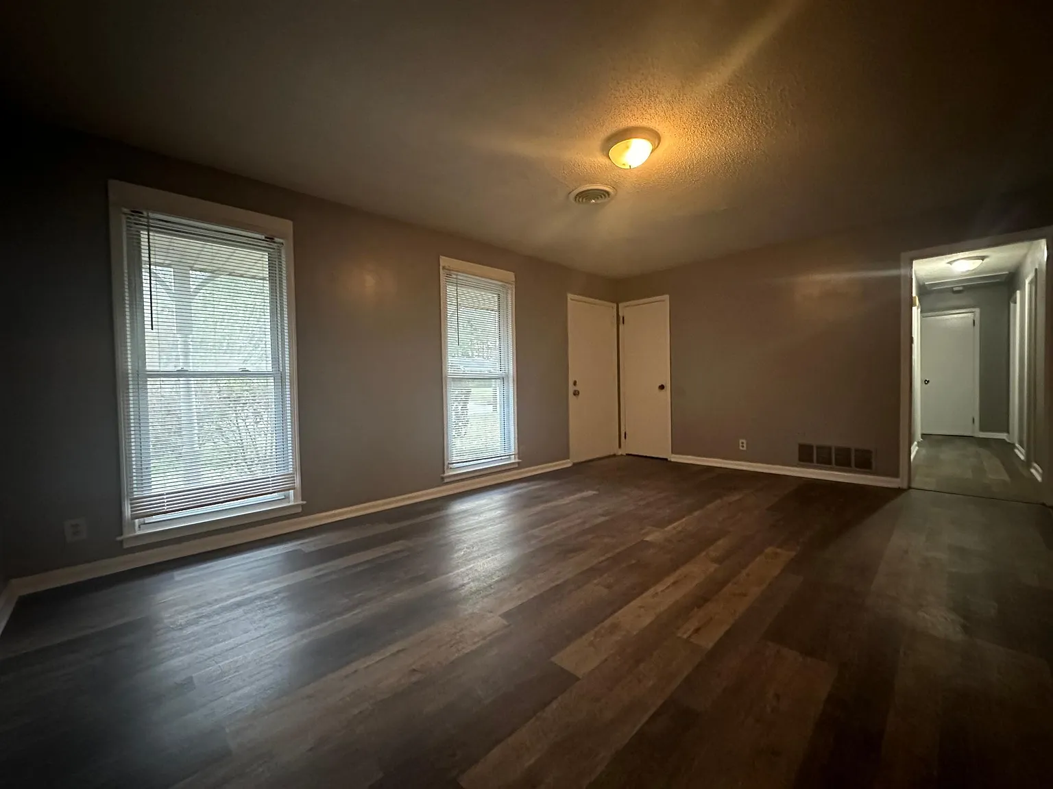 3 bed, 1298 sqft, $1,100 — Photo 2