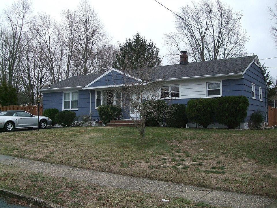 Welcome to 19 Lawrence Ave