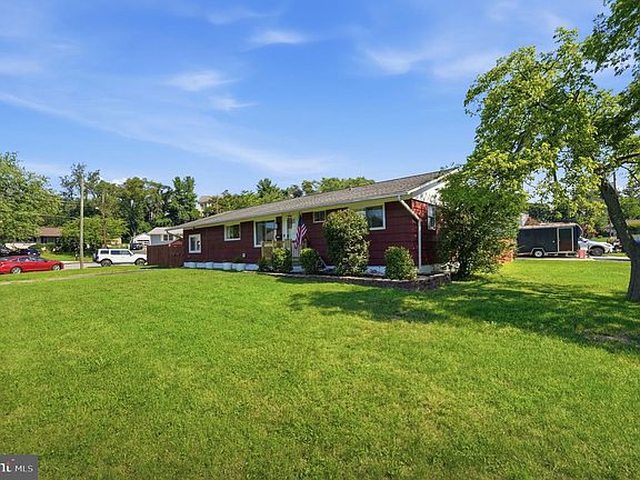 3rd image of 906 Wingfield Rd