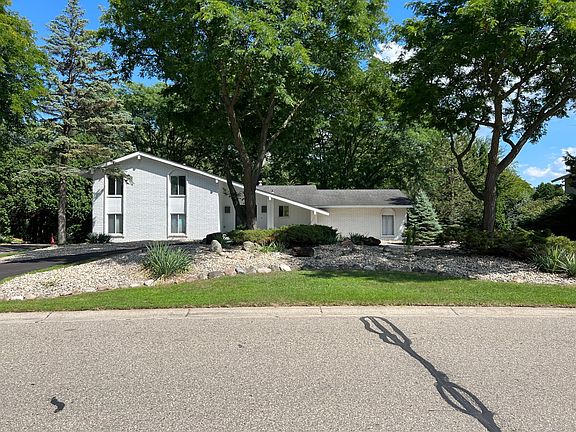 2nd image of 29338 Lake Park Dr