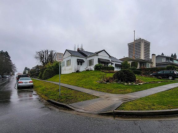 3rd image of 520 Boundary Rd N